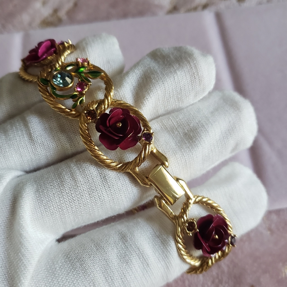 JOAN RIVERS | Roses Bracelet 🌹 - Picture 16 of 17